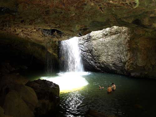Малкият водопад до пещерата Naturalcave21